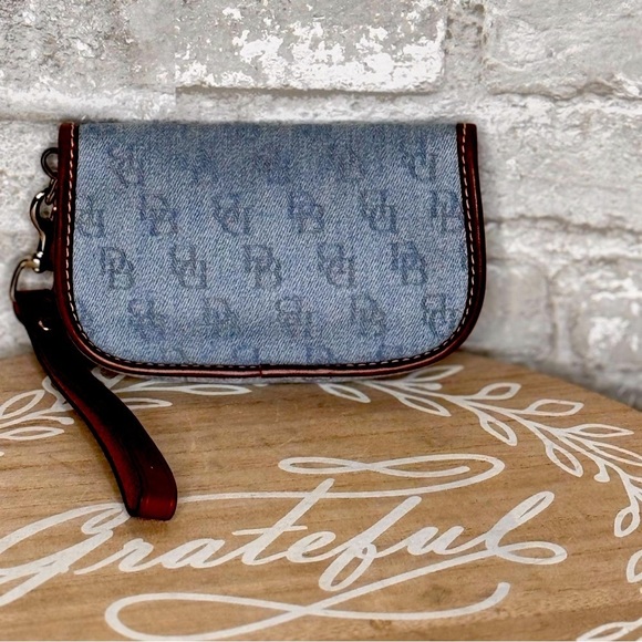 Dooney & Bourke Genuine darling wristlet,cotton denim, genuine leather trim😘 - Picture 2 of 9